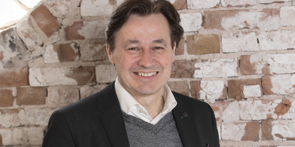 Anton Loefen_0289_1280x853